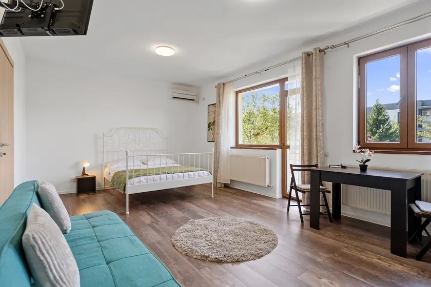 Airport Flat + Parking - Image 1