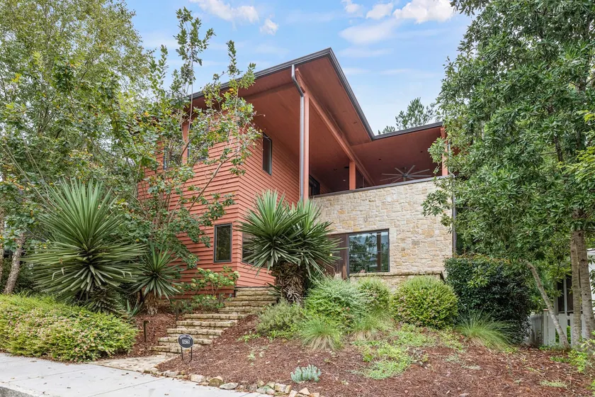 Serenbe Red House w/ Golf Cart - Image 1