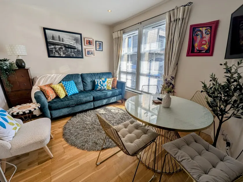 Charming City center home with Free Parking - Image 1