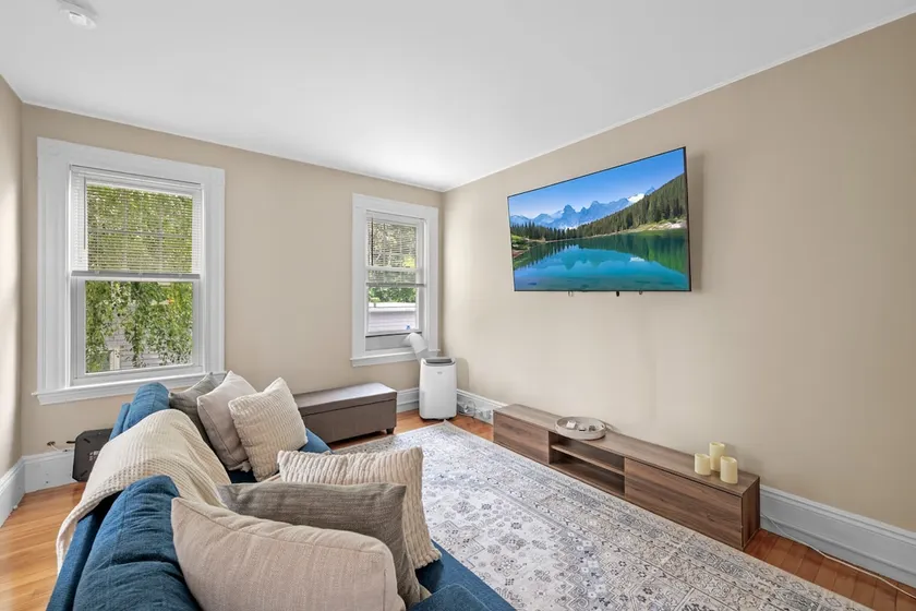 Salem 3 Bedroom with Gameroom, Balcony, Parking, and more - Image 1
