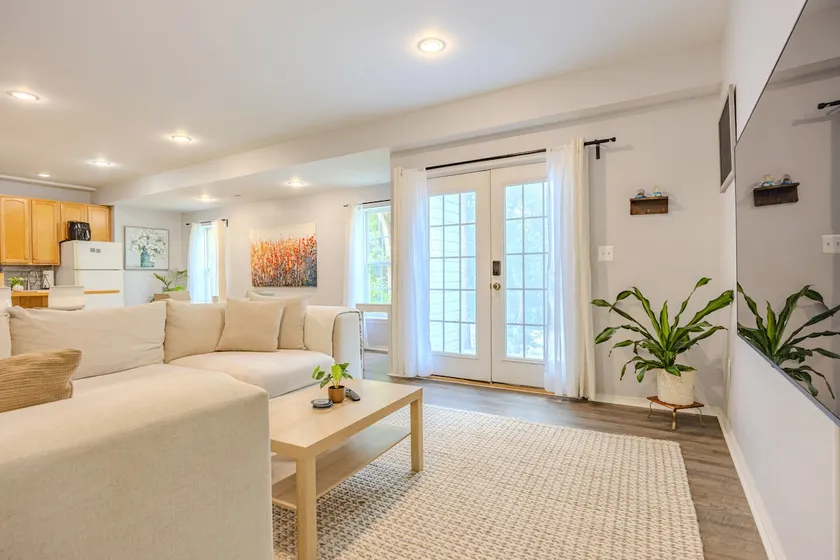 Cozy 2bd/ba Private Above Ground First Floor Suite - Image 1