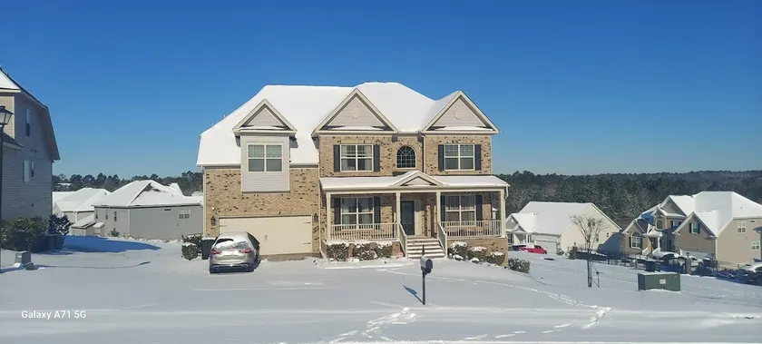Roomy 2 bed 2 bath entire basement in family home - Image 1