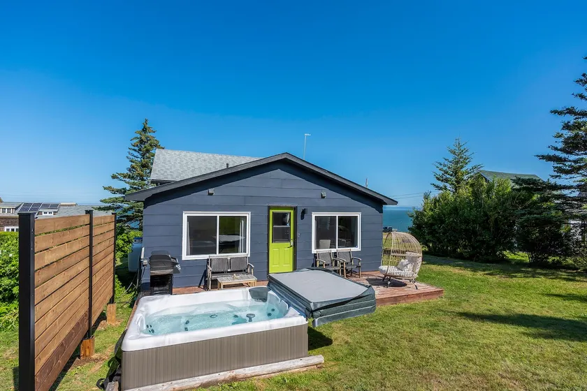Fundy View Cottage at Halls Harbour w/Hot Tub - Image 1