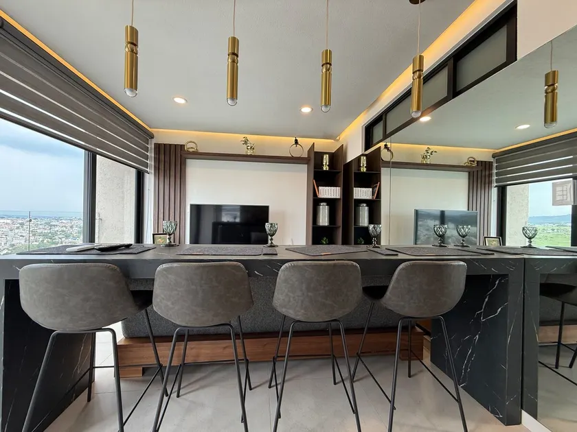 Relax in this apartment with secure parking - Image 1