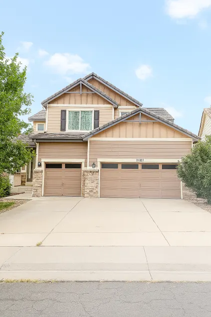 Spacious 4-Bedroom Retreat - Image 1