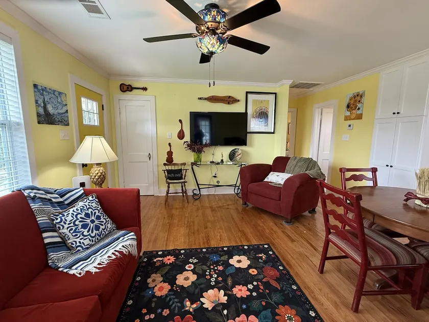 Rosemary’s Cottage by the Park - Image 1