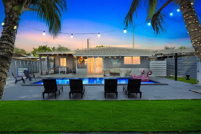 Luxe 4BR Miami |Pool |Near Airport| Games|Backyard - Image 1