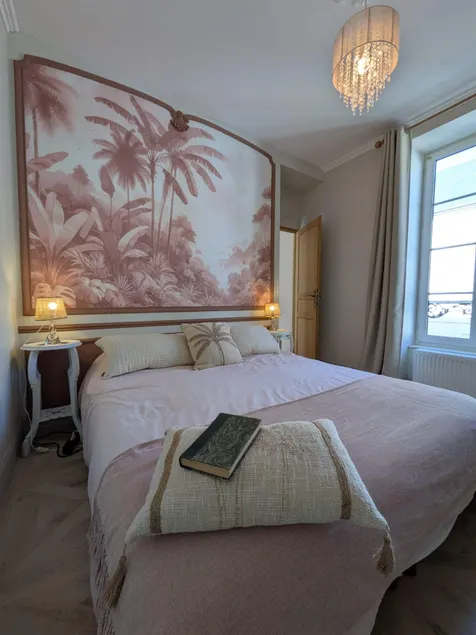 Tropical suite • Quiet city center • Bike & Loire - Image 1