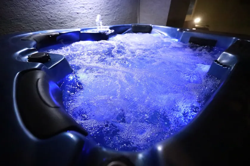 Valentine’s Getaway: Rooftop, Hot Tub, BBQ • 3BR - Image 1