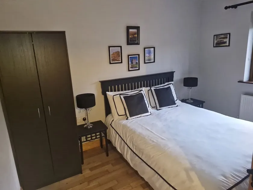 Guest suite within main house. - Image 1