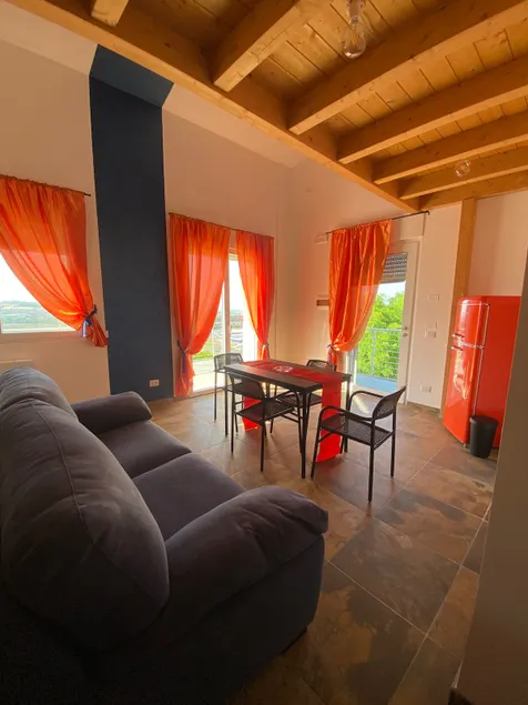 Elegant Apartment in the Hills - Image 1