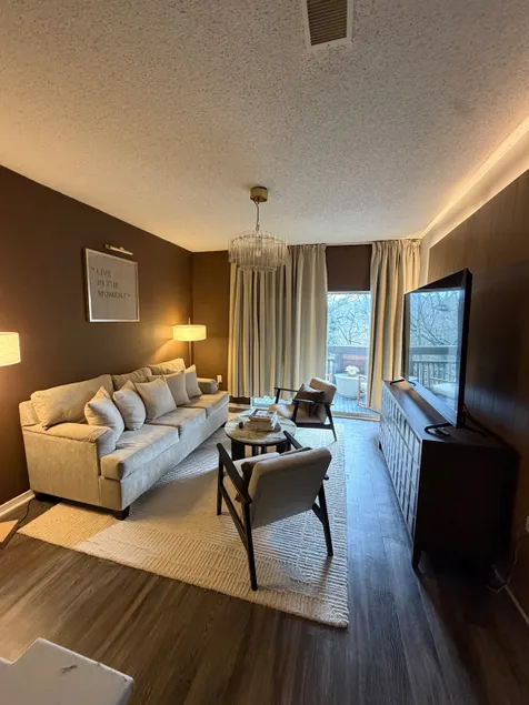 Luxurious, Modern Oasis at Perimeter Mall - Image 1