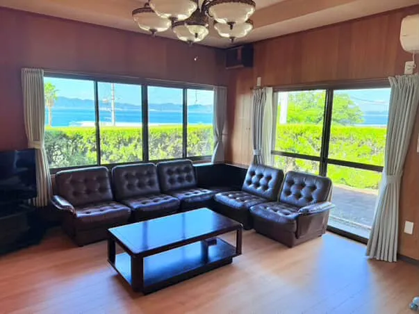 A guest house where you can relax while looking at the ocean view - Image 1