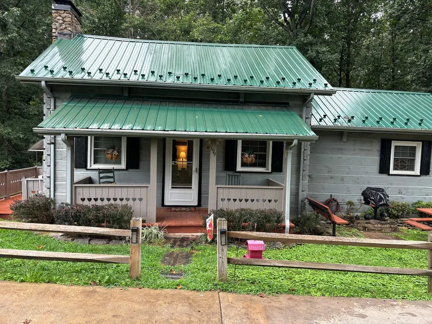 Log Cabin in Foothills; Near Wilkes Speedway! - Image 1