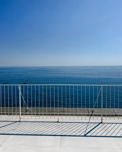 Deiva Marina Sea View Flat with Garage - Image 1