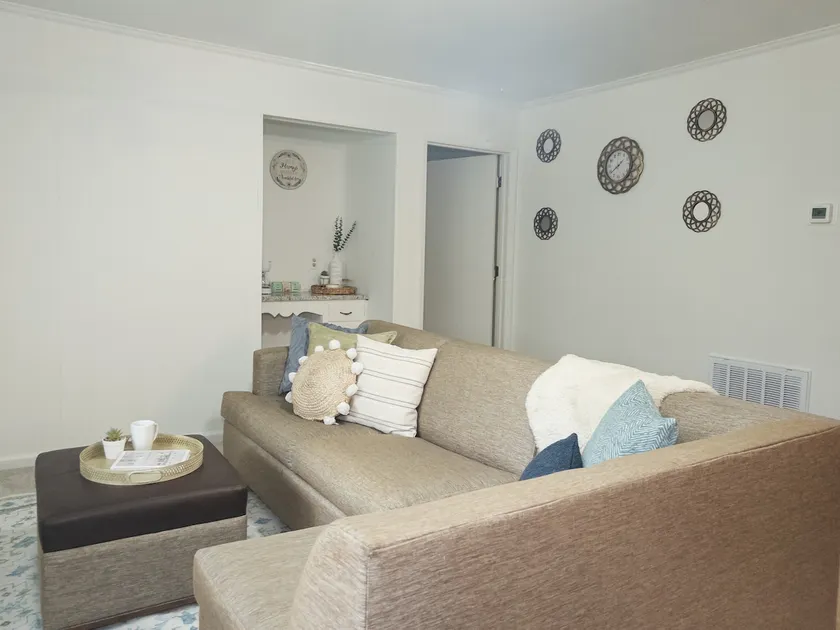 4BR/2BA • Sleeps 10 • 10 Min to UNC & Franklin St - Image 1