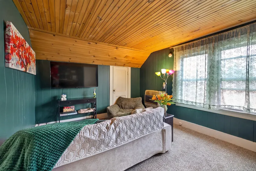 Cozy apartment in the heart of Liverpool NY - Image 1
