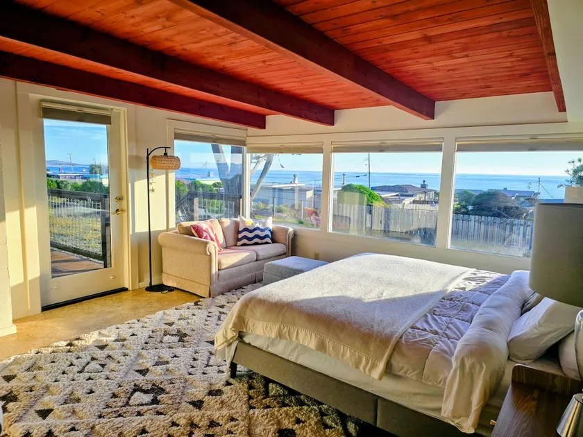 Ocean view-Huge backyard-Quiet neighborhood - Image 1