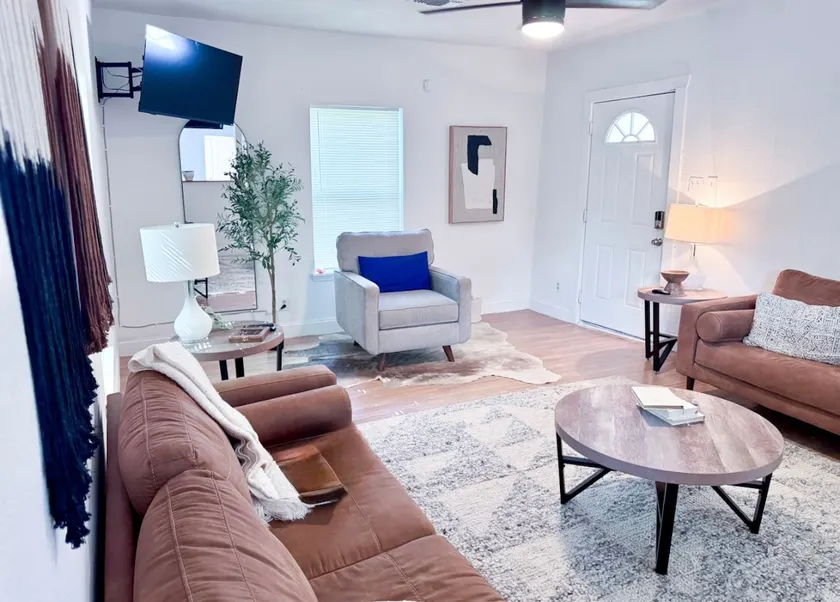 New Listing! King Bed, 2 Min to DT Denison, A/C+WD - Image 1