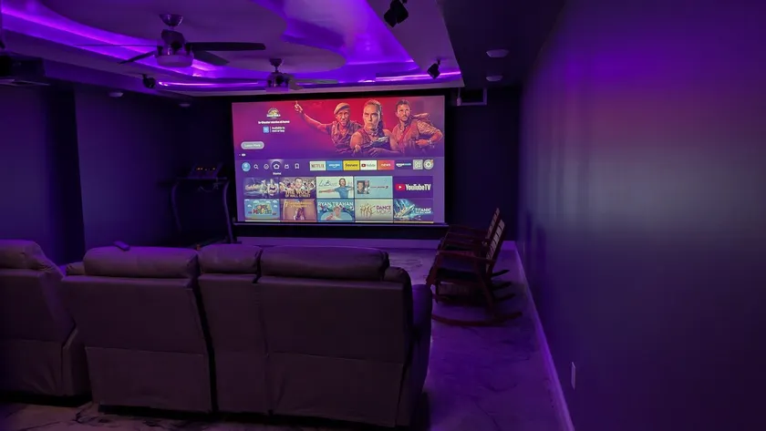 2 bedrooms with movie theater. - Image 1