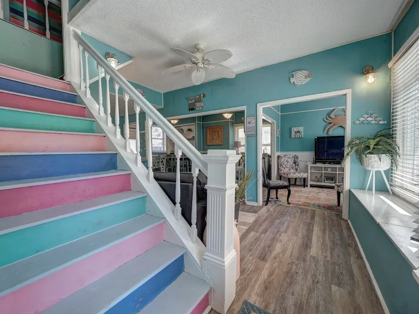 Miller\"s Shabby Chic Coast 5 bedroom house blocks from downtown - Image 1
