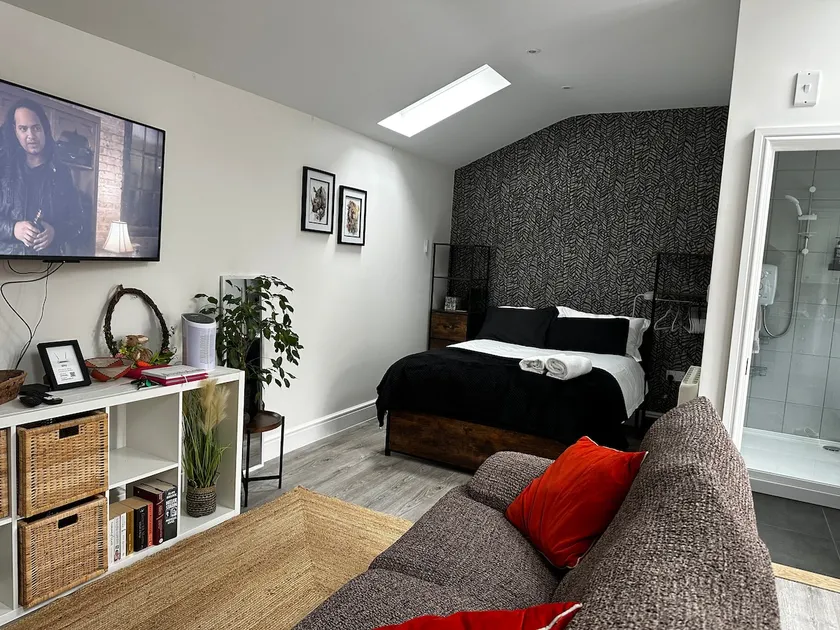 Portsmouth Garden Annexe+Parking. Near QAHospital - Image 1