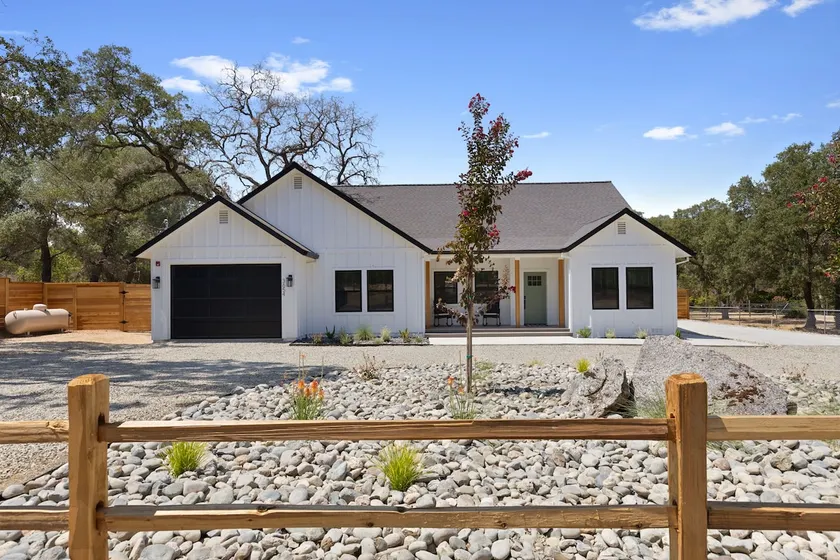 Loomis 4-bedroom Retreat - Image 1