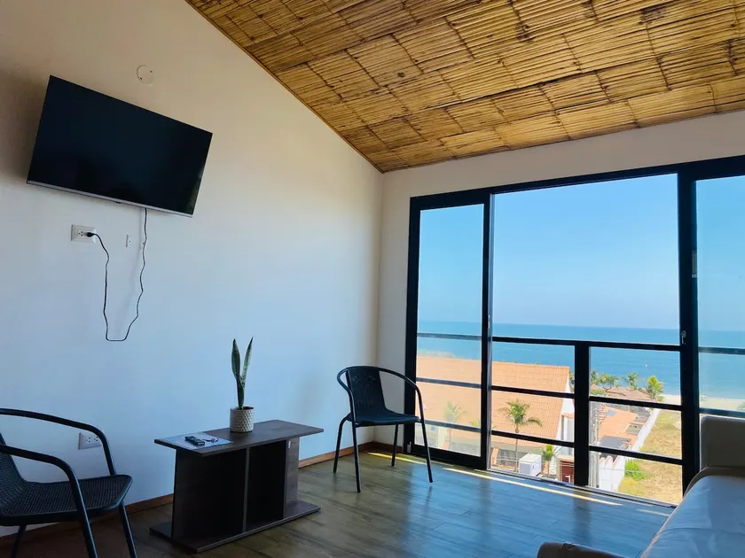 An apartment with an ocean view - Image 1