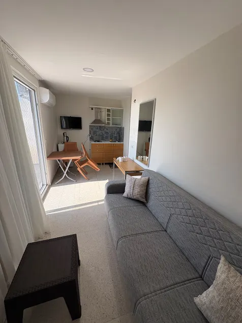 Calm, Walking Distance to the Beach - Image 1