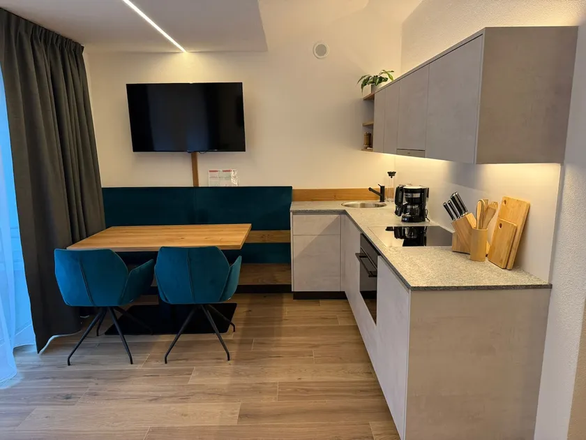 AurAlpin Apartments - Image 1