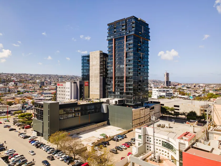 Modern Studio with Terrace, Gym & Great Location - Image 1