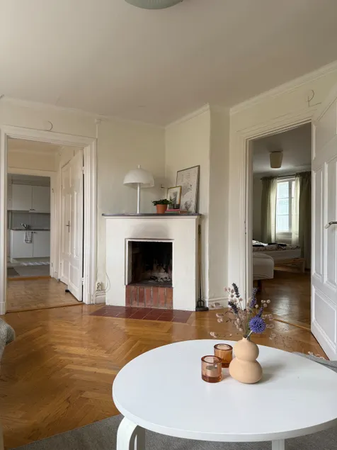 City near three-room apartment - Image 1