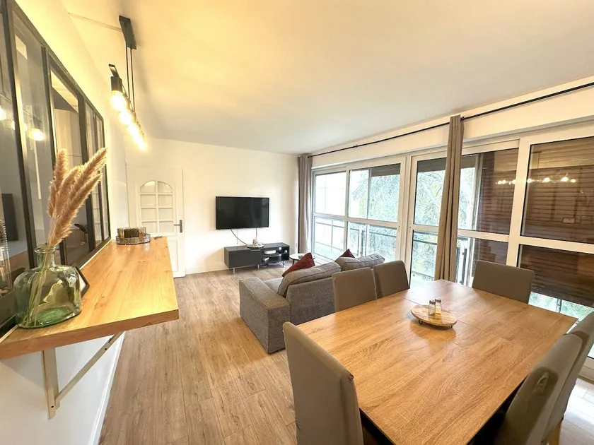 Bright & quiet apartment, close to transportation - Image 1