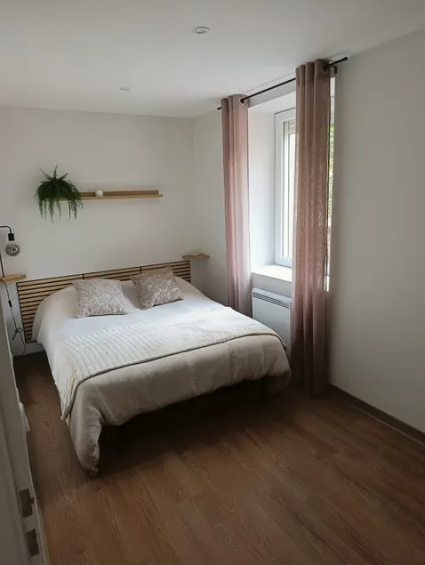 Charming 1-bedroom apartment with air conditioning – Very central and train station within walking distance - Image 1