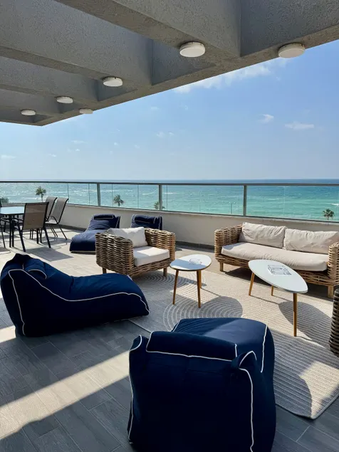 PENTHOUSE 3BR + RooF TOP + PARKING - ON THE BEACH - Image 1