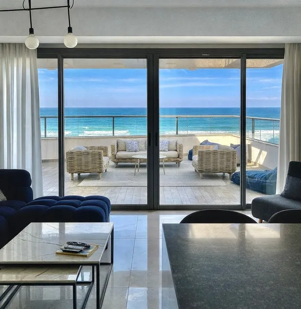 PENTHOUSE 3BR + RooF TOP + PARKING - ON THE BEACH - Image 1