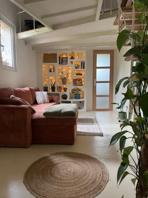 Apartment with mezzanine - Image 1