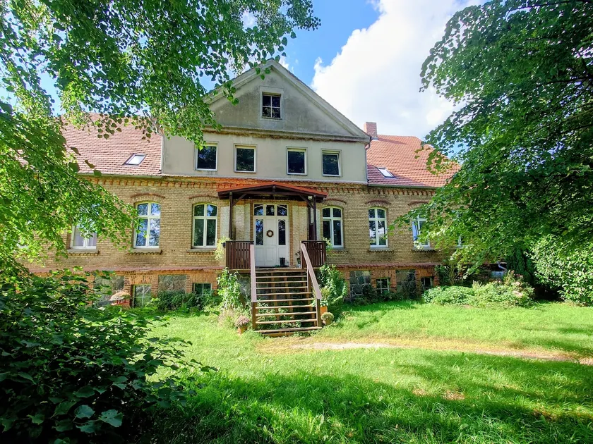 Relax or work remotely in the old manor house! - Image 1