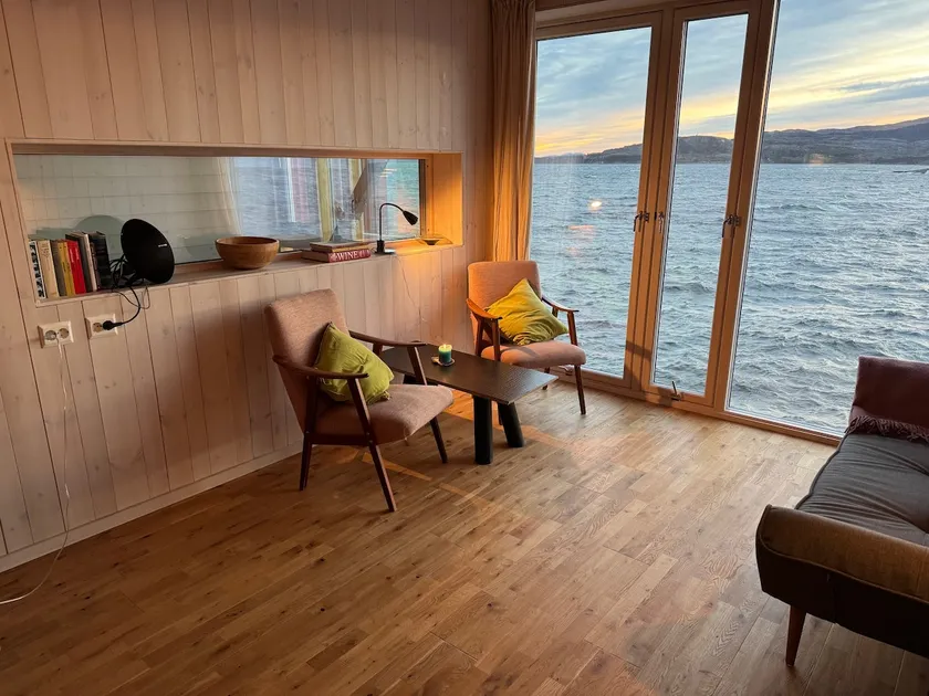 Modern beachfront spot with panoramic views - Image 1