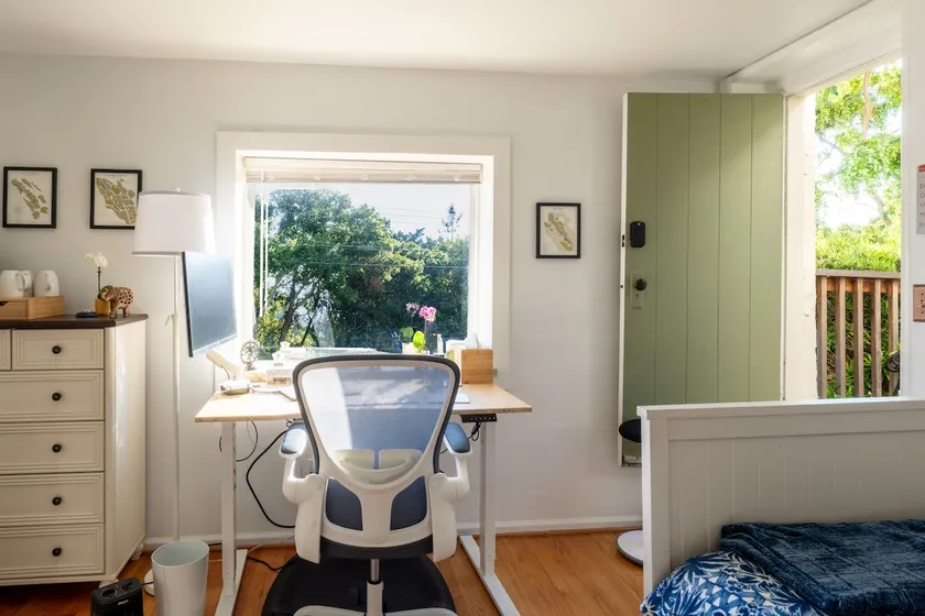Private Studio across from John Hinkel Park - Image 1