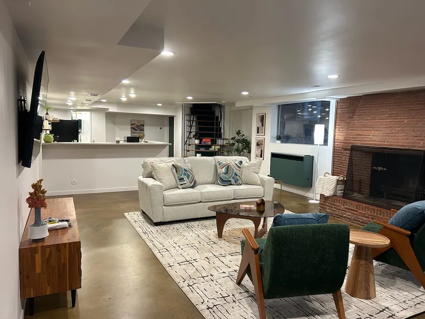 Private Garden Suite near UIHC, Kinnick, Downtown - Image 1
