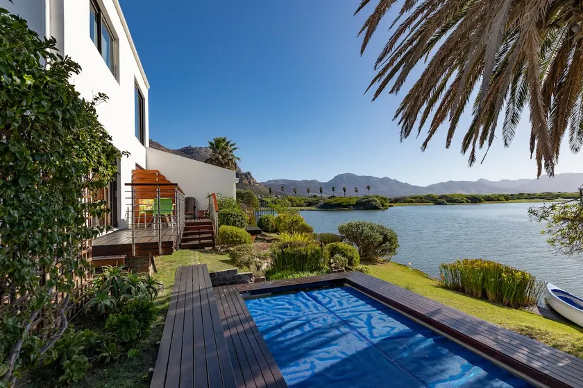 Vlei Cove Guesthouse - Image 1