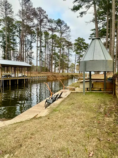 Silo on the Lake - Image 1