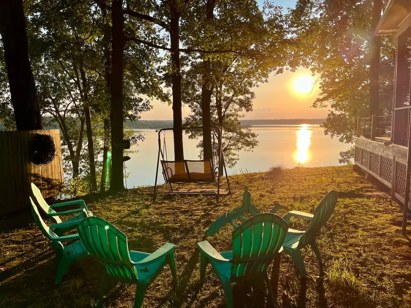Peaceful Lakeside ”Sunset Bluff” Dog Friendly - Image 1