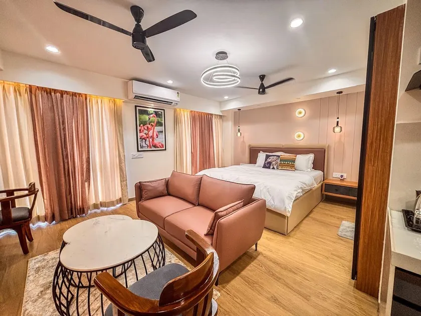 AeroNest: Spacious Studio Apt|Sauna|Premium|View - Image 1