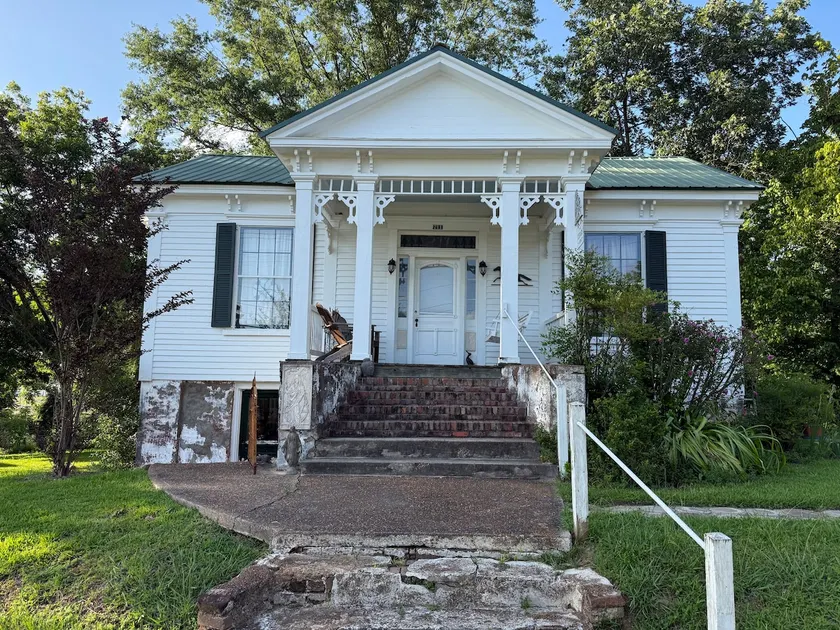 The Cedars 1863 Guesthouse - Image 1