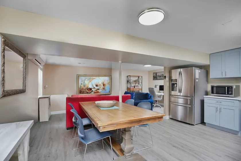 Charming Stay with Free Parking! - Image 1