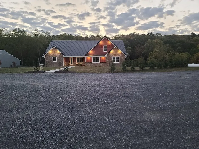 Halter Creek Farm 20 Guests| Spacious| Huge Home - Image 1