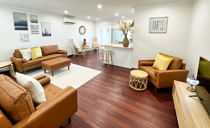 The Swan Lakehouse – Buff Point - Image 1