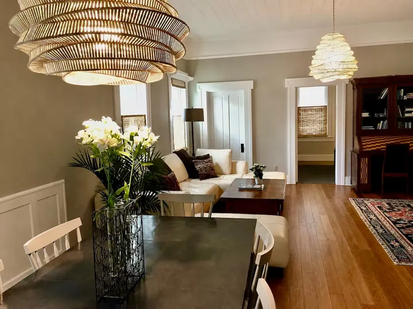 Chic Downtown Designer Apt ~ 750 sq ft. - Image 1